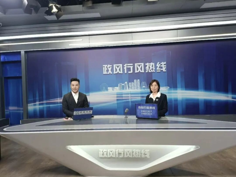 固鎮(zhèn)縣人民政府副縣長蔡臘梅為市民答疑解惑